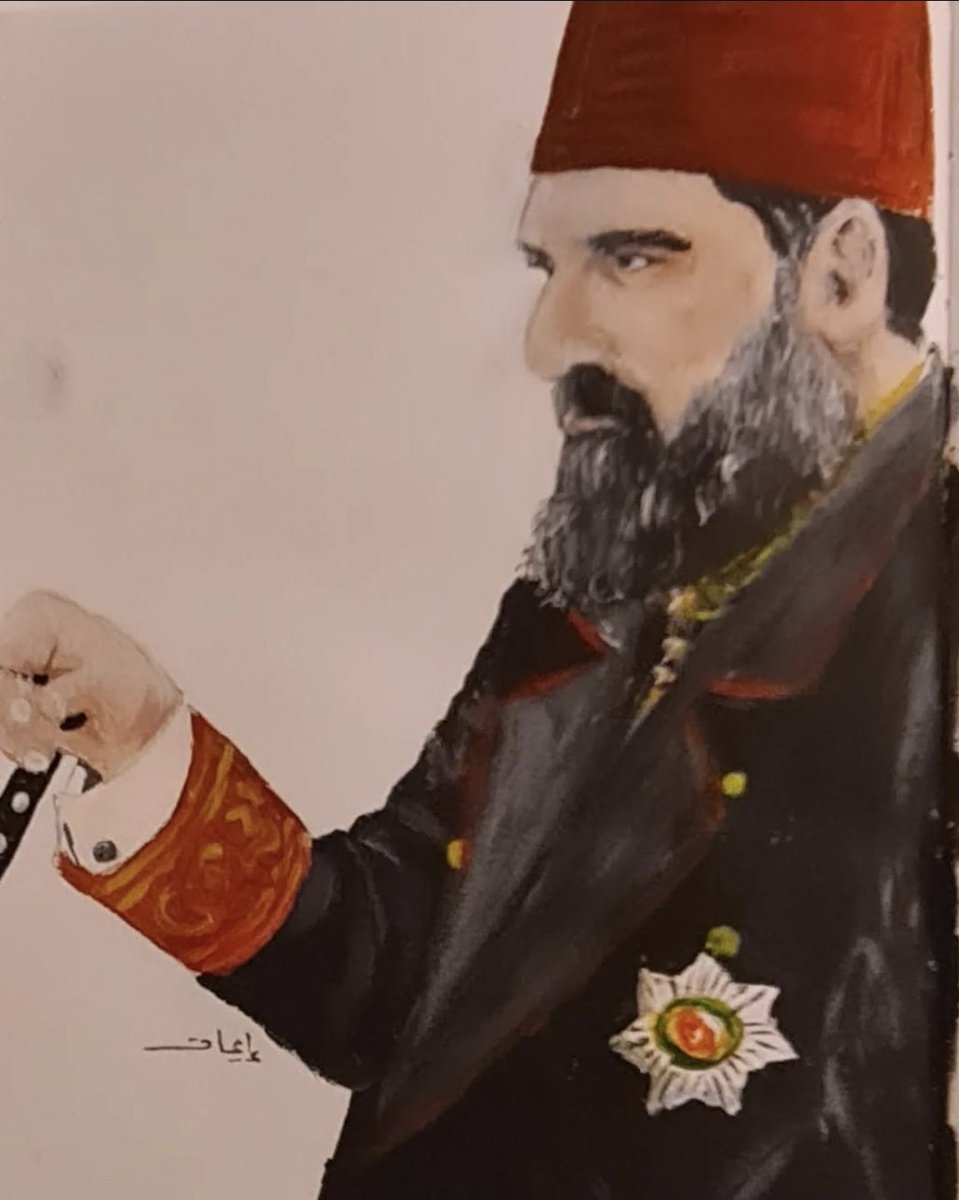 EmanMohamm10741's tweet photo. "سئل الفنان الذي لعب دور السلطان عبد الحميد عن رأيه في المسلسل وما أثار انتباهه فيه، فأجاب قائلا :

إن أكثر ما أثار إنتباهي وعجبي وأنا أمشي في المدن التركية فألتقي بشيخٍ في سن جدي فيقول لي : مولاي السلطان والدموع تملأ عينيه.🥹
فقلت : سبحان الذي جعل حبه في قلب الشعب التركي بعد قرن من الزمان!!

ونحن نقول سبحان الذي جعل حبه في قلب الأمة الإسلامية كلها بعد قرن من الزمان.

وأنا أقول عشقتُ سيرة ذلك الرجل..
جعل الله مافعله للإسلام في ميزان حسناته🤲

رسمتُ السلطان عبد الحميد الحقيقي .. ولكني متأثرة جدا بأداء الممثل للدور فرسمته تقديرا له 🫡
#سلطانيم