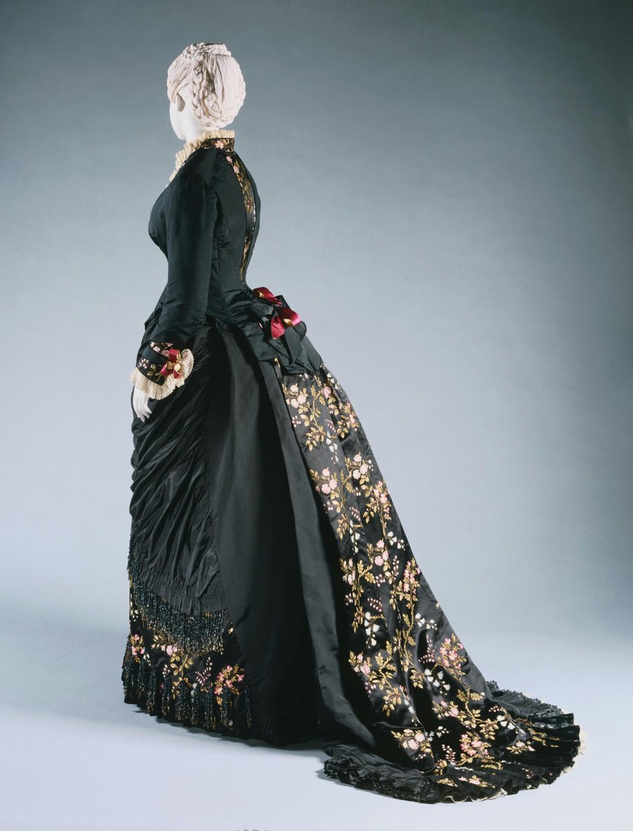 wikivictorian's tweet photo. Day dress by House of Worth, 1878-80. Philadelphia Museum of Art. https://t.co/uPTKdxTIv2