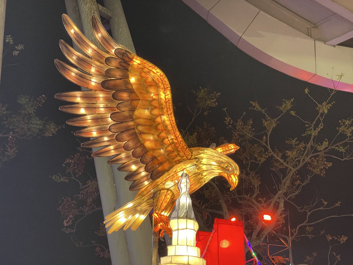 bagi_kemo's tweet photo. 一瞬で日本に戻ってきた。今年のちるこん会場(6日目)広いな　(台湾ランタンフェス) https://t.co/GfP2FUsUBX