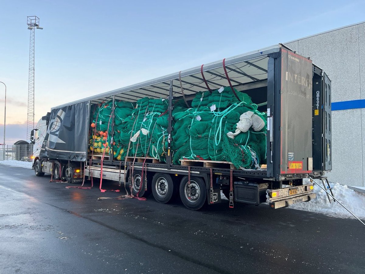 Netze gegen Drohnen retten Leben, schreibt der ukrainische Verteidigungsminister. 

Bei uns steht demnächst wieder eine Lieferung an. Dieses Mal müssen die Netze aus Litauen in die Ukraine gebracht werden. Helft mit, Leben gegen Drohnen zu schützen.