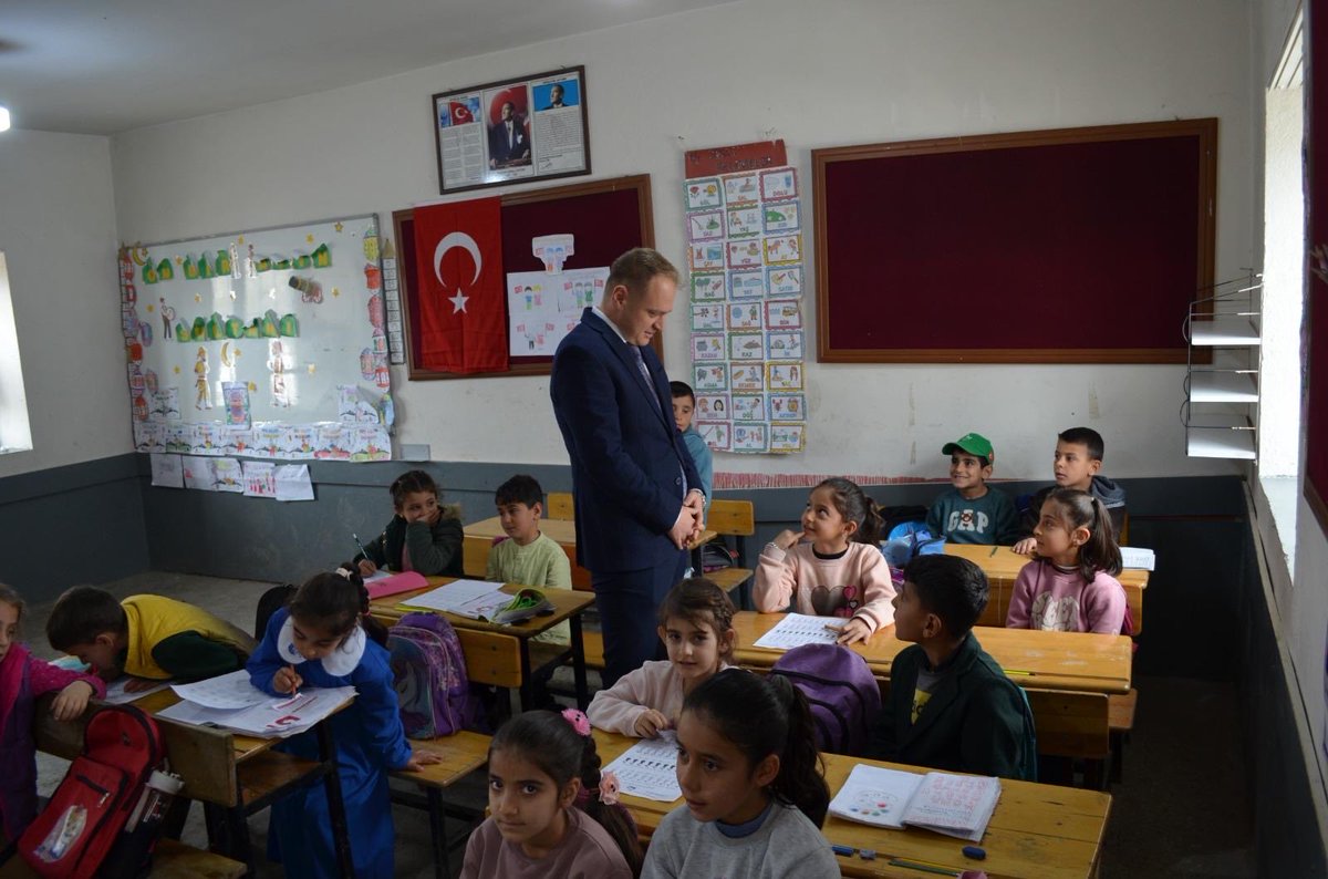 📍OKUL ZİYARETLERİ
Okul ziyaretleri kapsamında Akçaarmut İlkokulu'nu ziyaret eden Kaymakamımız Ömer Övünç KOŞANSU , öğrencilerle bir araya gelerek keyifli vakit geçirdi. Eğitim öğretim hayatlarında başarılar diledi.