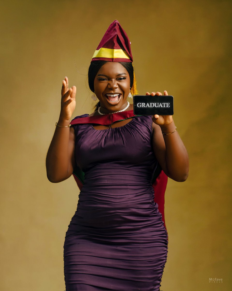 mofavepixels's tweet photo. She earned it. Now she wears it well. #ConvocationPortrait #MofavePixels https://t.co/LGyeqzmYgK