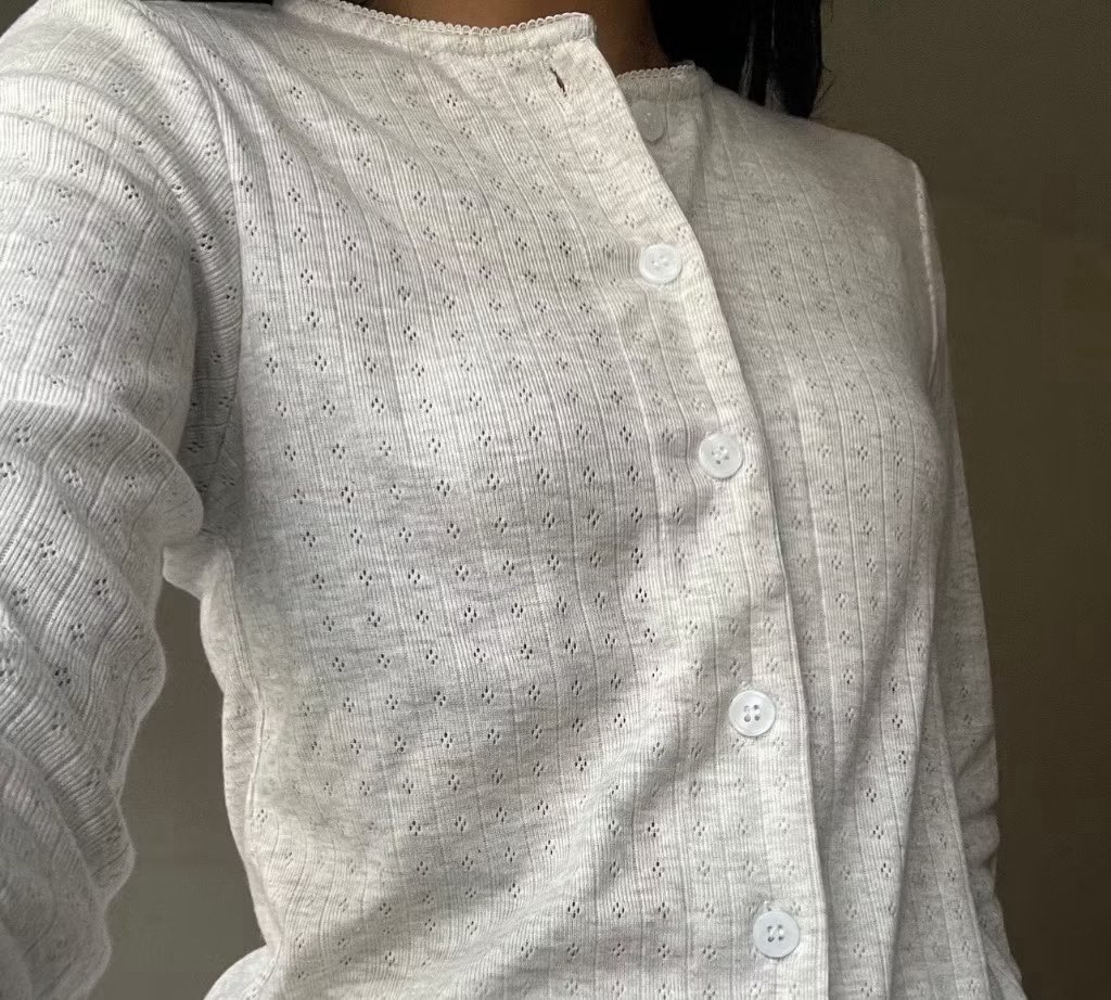 รวม cardigan/sweater น่ารักๆเอาไว้ใส่คลุมให้ด้วย👋🏻 โทนสีใส่ได้ทุกวัน น่ารักทุกตัว ใส่สบาย มีหลายแบบเลย ใส่แล้วได้ไวบ์น่ารักสุบๆ เดี๋ยวรวมไว้ให้🎀💌🍵