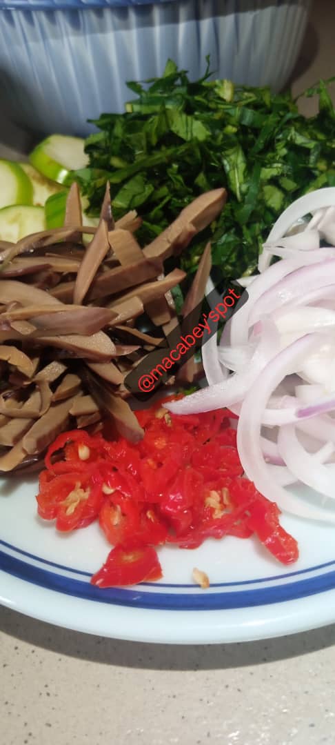 macabeys_place's tweet photo. Goodness and fantabulous Abacha. 

What's your favorite ingredient of Abacha? 

A plate (+ Ugba &amp; Pomo) - N3, 000

#abachainosogbo #igbofoodvendorinosogbo #macabeyspot https://t.co/WbDueOgZqa