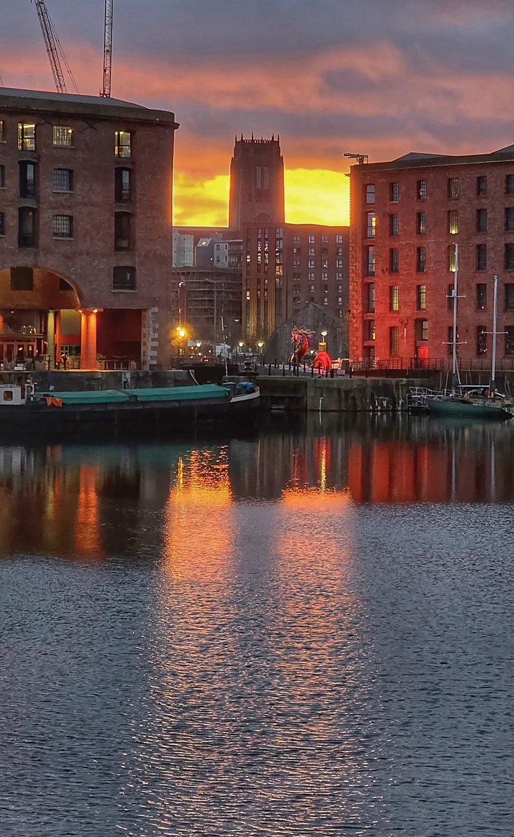 allthetrigpoint's tweet photo. Liverpool this morning ❤️🌅

#Liverpool 
#Kingston
#Albertdock
#Sunrise https://t.co/UK0ndtnBnS