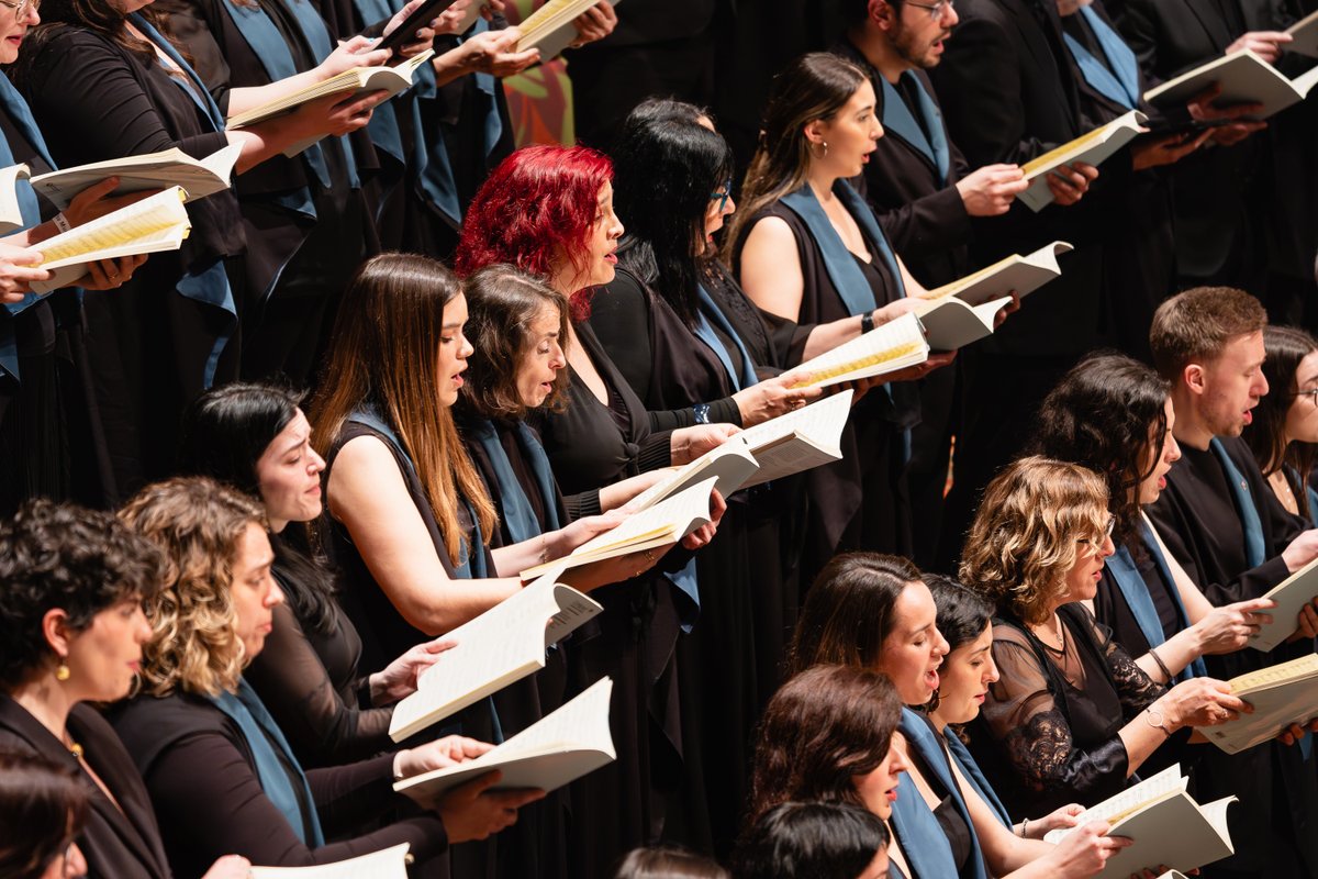 Orfeo_Catala's tweet photo. 💥El passat cap de setmana, l'@Orfeo_Catala i el
@CorCambraPalau vam assolir una fita històrica a Los Angeles

Vam interpretar la 'Missa solemnis' de Beethoven amb LA Phil, sota la batuta de @GustavoDudamel, al Walt Disney Concert Hall

El nostre debut als Estats Units!🙌🏼 https://t.co/hwwd52hTeH