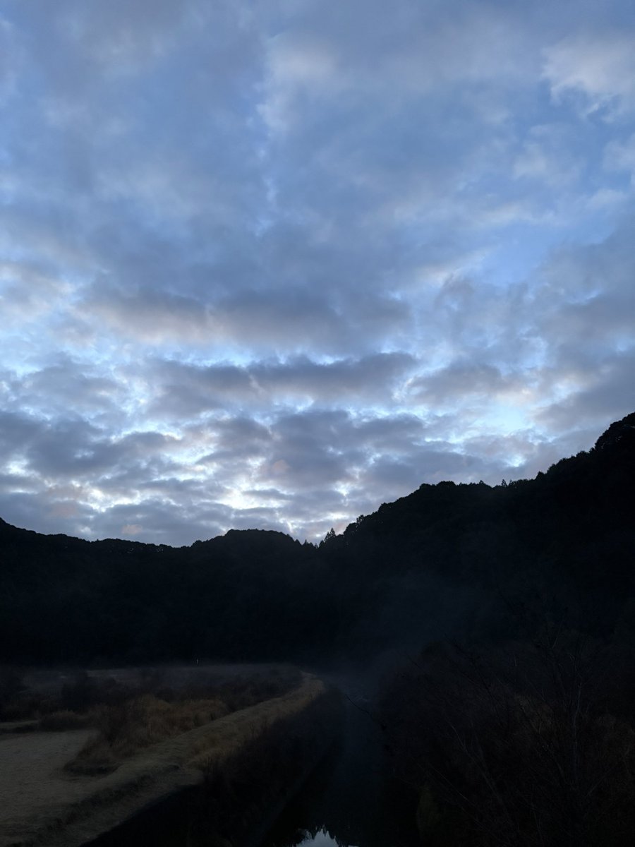 bigfoot7010's tweet photo. 今朝の紀和空

好きな感じ

#紀和町
#朝活
#ウォーキング https://t.co/DUSRQ9CMLI