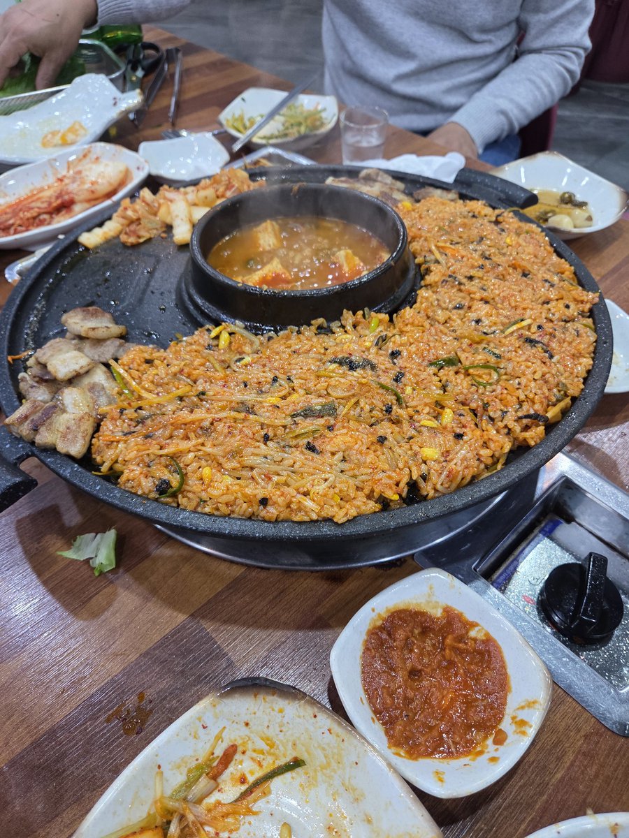 Buyak__'s tweet photo. 볶음밥 https://t.co/DnmpfZeOxk