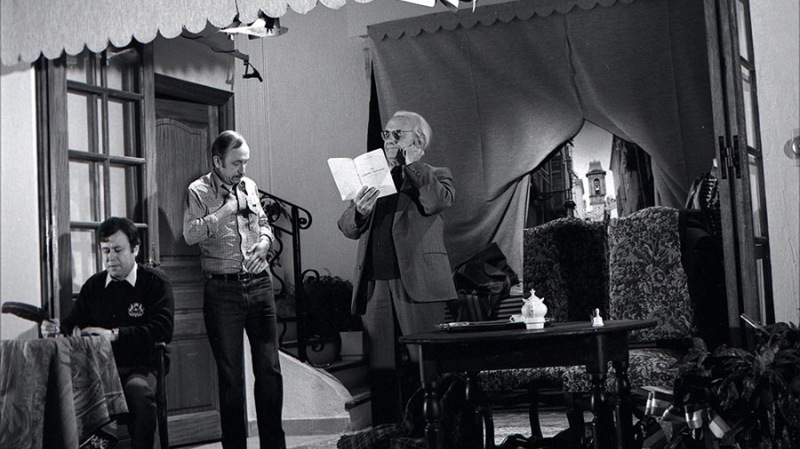 ⁓♦⁓

≡ QUI ÉTAIT FRANCIS GAG ? ——

En 1936, il fondait la troupe du théâtre niçois Francis Gag qui célèbre ses 90 ans.

🎙️ Il a donné son nom au théâtre municipal… mais connaissez-vous son histoire ?

Le Lieu

• Fermé quelques semaines à la suite d’un dégât des eaux, le