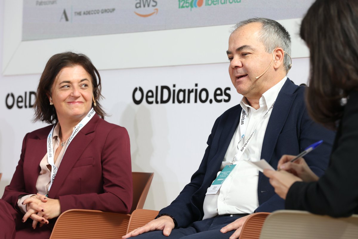 elDiariobrands's tweet photo. @AdeccogroupEs @awscloud_es @iberdrola @Iberia @MoeveGlobal @Telefonica @UEuropea @COAMadrid MESA 3 | 💡Talento y formación

@asaraviag (@redpuntoes / @mintradigital)
Idoia Salazar (@odise_ia)
Rocío Millán (@AdeccogroupEs)
@dvillaseca (@MoeveGlobal)

🗣️"La IA está rediseñando las tareas para que las personas se centren en las que aportan valor"

https://t.co/B2aballFxW https://t.co/62fwB0Wrv0