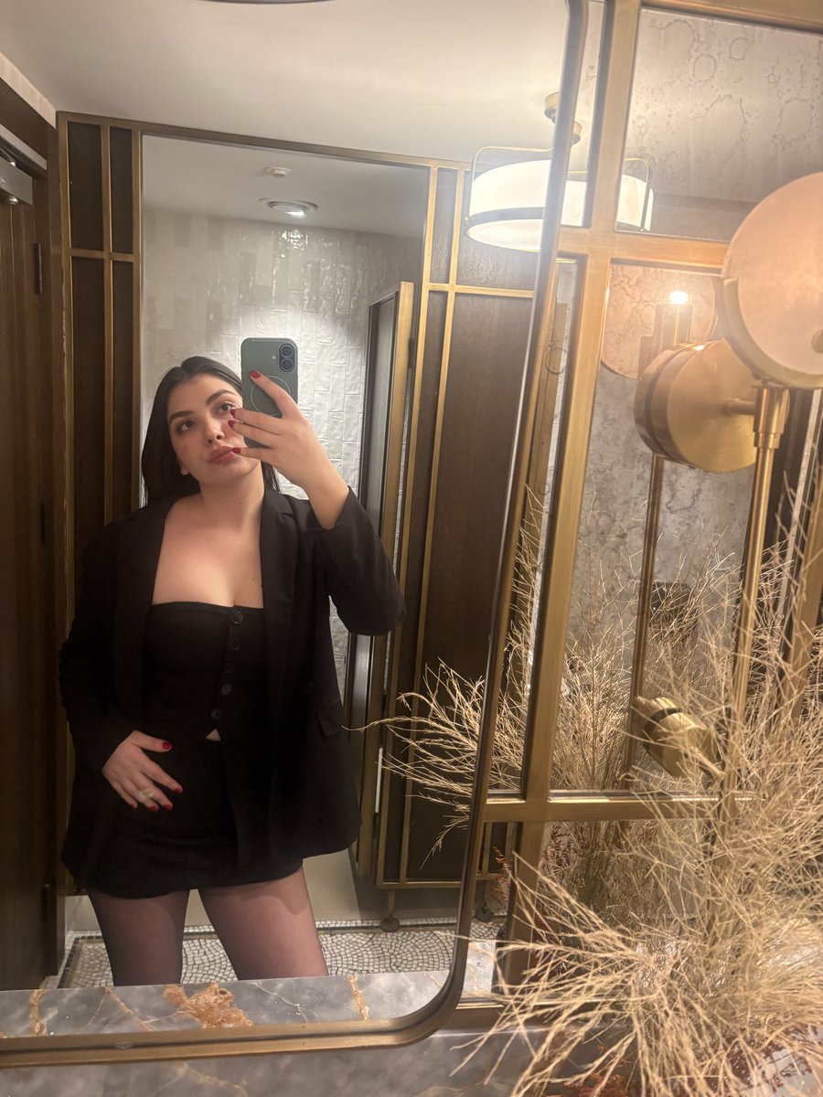 tusett7's tweet photo. ✨🥳🎂🧿💅 https://t.co/DnnDe5wSUJ