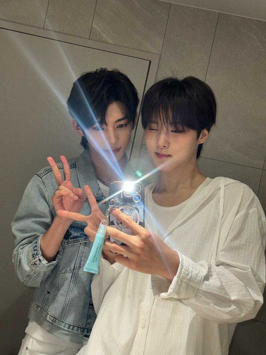 헐….도훈이랑 환희 너무 귀여워..🫰🏻🫰🏻