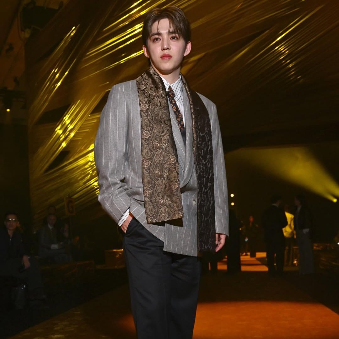 TheePopCore's tweet photo. SEVENTEEN’s S.Coups looks every bit like modern royalty at the BOSS Fashion Show, delivering visuals that speak for themselves. https://t.co/hvfvhzRKEm