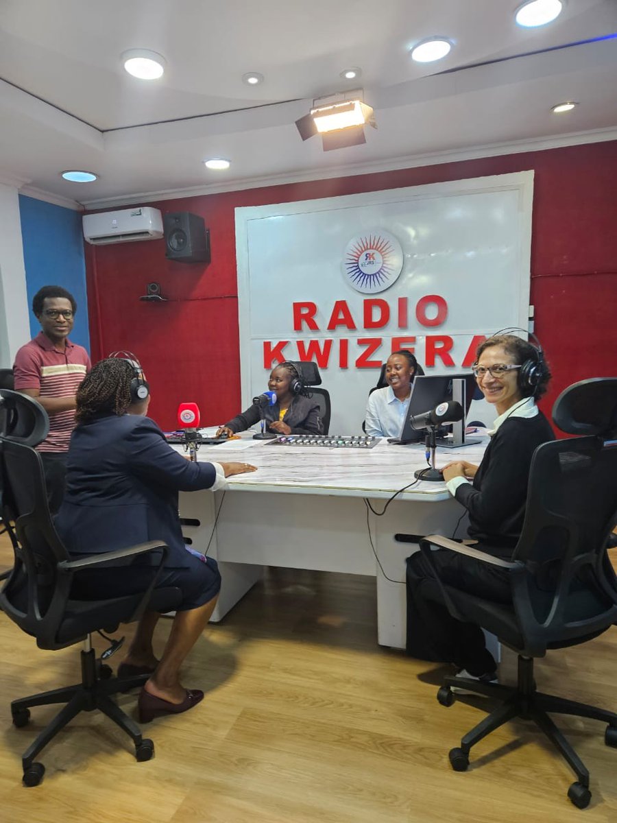 🇨🇦 au Radio Kwizera avec <a href="/bbcmediaaction/">BBC Media Action</a>. Ensemble, nous :
🌍 Diffusons en Tanzanie grâce à une radio fiable
💬 Formons des journalistes au reportage fondé sur des preuves
🎙️ Créer des émissions qui valorisent les femmes et les filles et remettent en question les normes néfastes