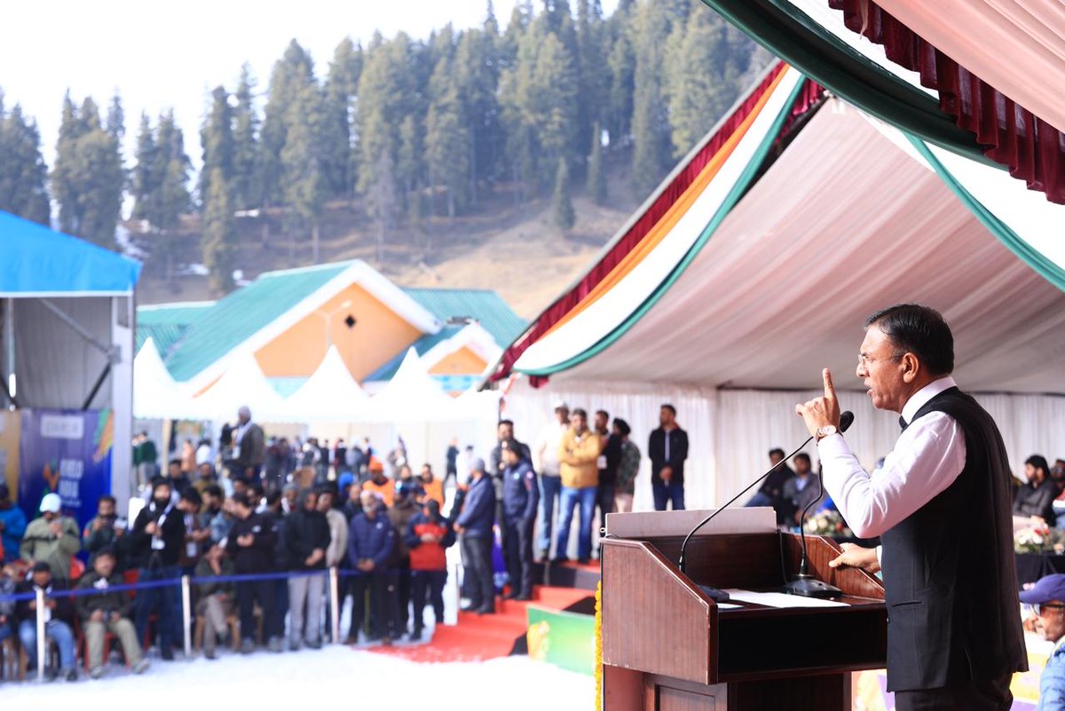 mansukhmandviya's tweet photo. 6th Khelo India Winter Games have concluded, but a new legacy begins.

Witnessed the phenomenal energy of our youth at the closing ceremony. 

With this unmatched spirit, Gulmarg is destined to be the Winter Sports Capital of the World. https://t.co/22rFVKLbxX