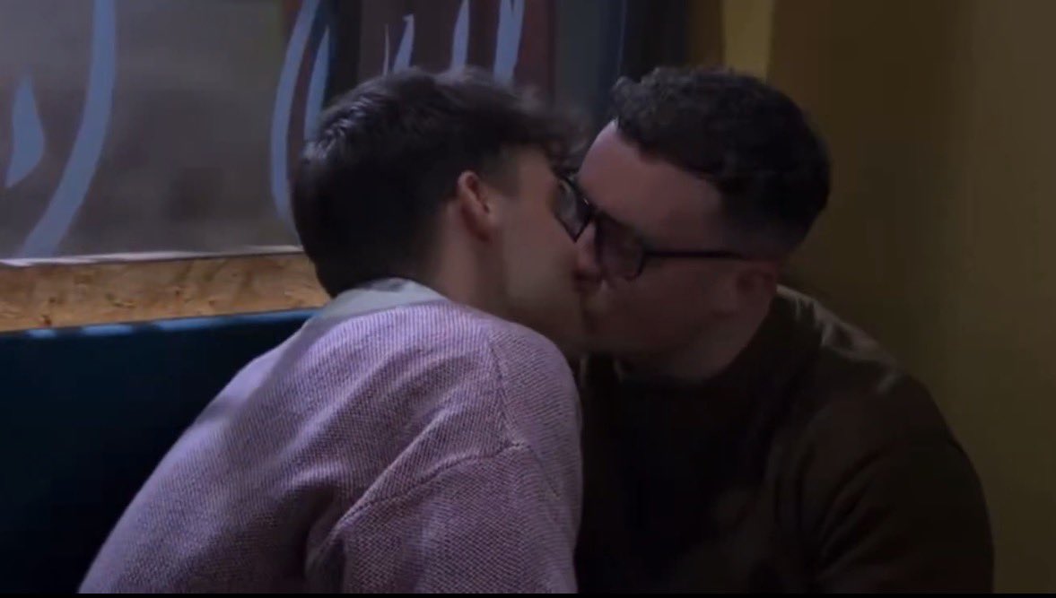 RyanSoapKing25's tweet photo. What a great time to be called Vinny in soapland 😂❤️ #Lennny #Pinny #EastEnders #Emmerdale https://t.co/Zpo3PTjTTk