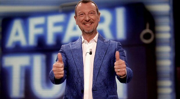 Cacciato dalla RAI dopo i migliori festival di Sanremo degli ultimi 30 anni. Un successo dopo l’altro, un’esplosione di vita e valanghe di hit internazionali.
Ora vi beccate lo spettacolino su misura per democristiani, tra noia di Conti e crollo dell’audience.
AMADEUS VIVE.