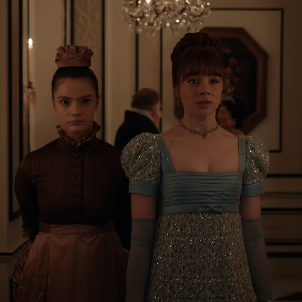 as próximas histórias Bridgerton foram BEM REFERENCIADAS. Os irmãos mais novos da família Bridgerton estão tendo seus devidos destaques

A Caminho do Altar: Gregory se apaixonando simplesmente do nada

Um Beijo Inesquecível: Hyacinth se disfarçando para ir ao baile