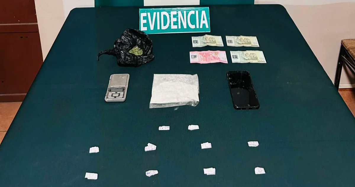 lafontanacl's tweet photo. ⭕ #Ñuble | 3 detenidos por drogas en Coelemu: tenían más de 230 dosis de pasta base
-
https://t.co/4Tnw3nHV5K https://t.co/8Be2oOuobk