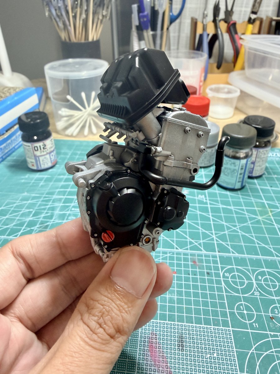 ZX-10Rのエンジンが出来た。やっぱ大きいなw