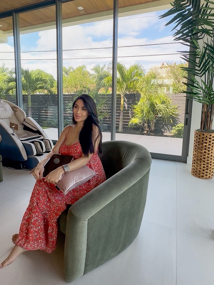 As a stay-at-home wife and mom, I know how it feels to want something for you — purpose, income, and connection. That’s why I’ve been creating something special to help women make money from home and step into a peaceful, purposeful era 🤍

God placed it on my heart to be of help