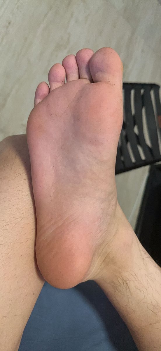 Connorf59488071's tweet photo. 有没有爷们给我看看脚底 https://t.co/VZvLIaLOnh