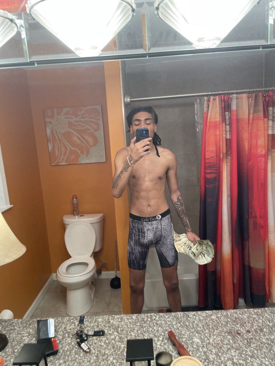 headoverrated's tweet photo. Yn skinny but my pockets hold weight🗣️

#ynt💕 https://t.co/idjklnx9Ny