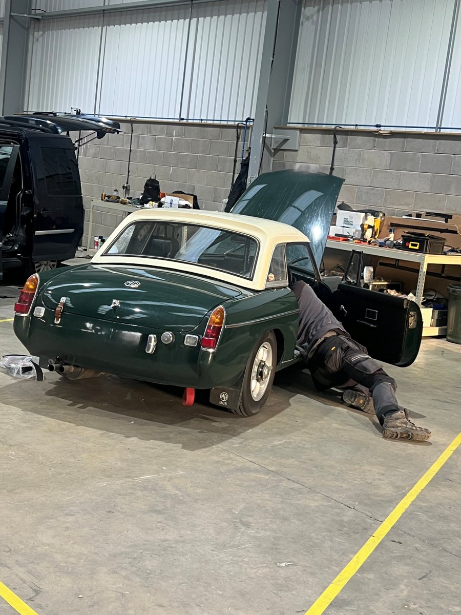 elapmobility's tweet photo. We don’t just adapt modern vehicles — we love working on the classics too!

Take this 1970 MG B, we fitted a Fadiel Italiana Duck Clutch system, allowing the driver to operate the clutch by hand.

Interested in adapting your vehicle?

📞01254 871599
📧enquiries@elap.co.uk https://t.co/apSgoN3nOy