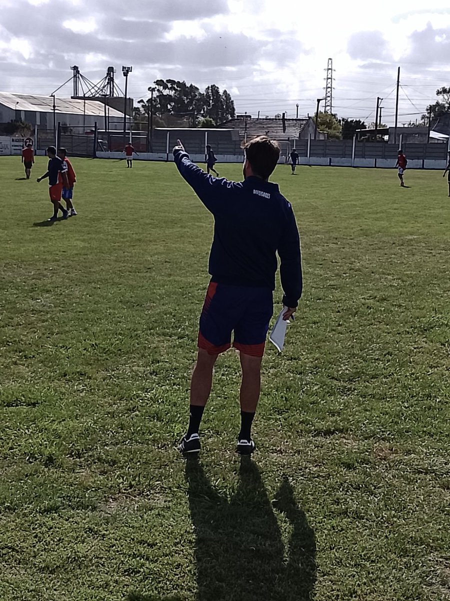 MissinDT's tweet photo. Las tardes en el campo… ⚽️🔴🔵 https://t.co/plrA9YZ3YL