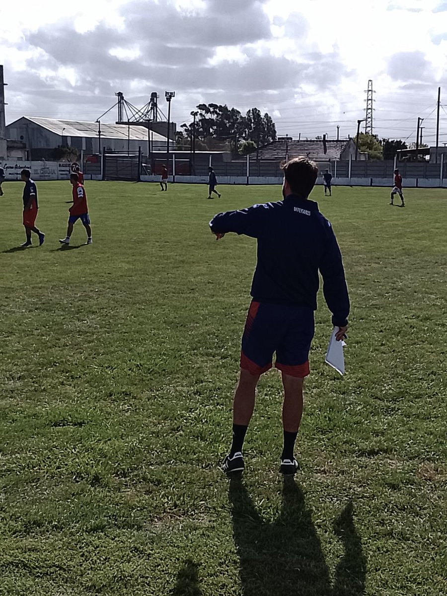 MissinDT's tweet photo. Las tardes en el campo… ⚽️🔴🔵 https://t.co/plrA9YZ3YL