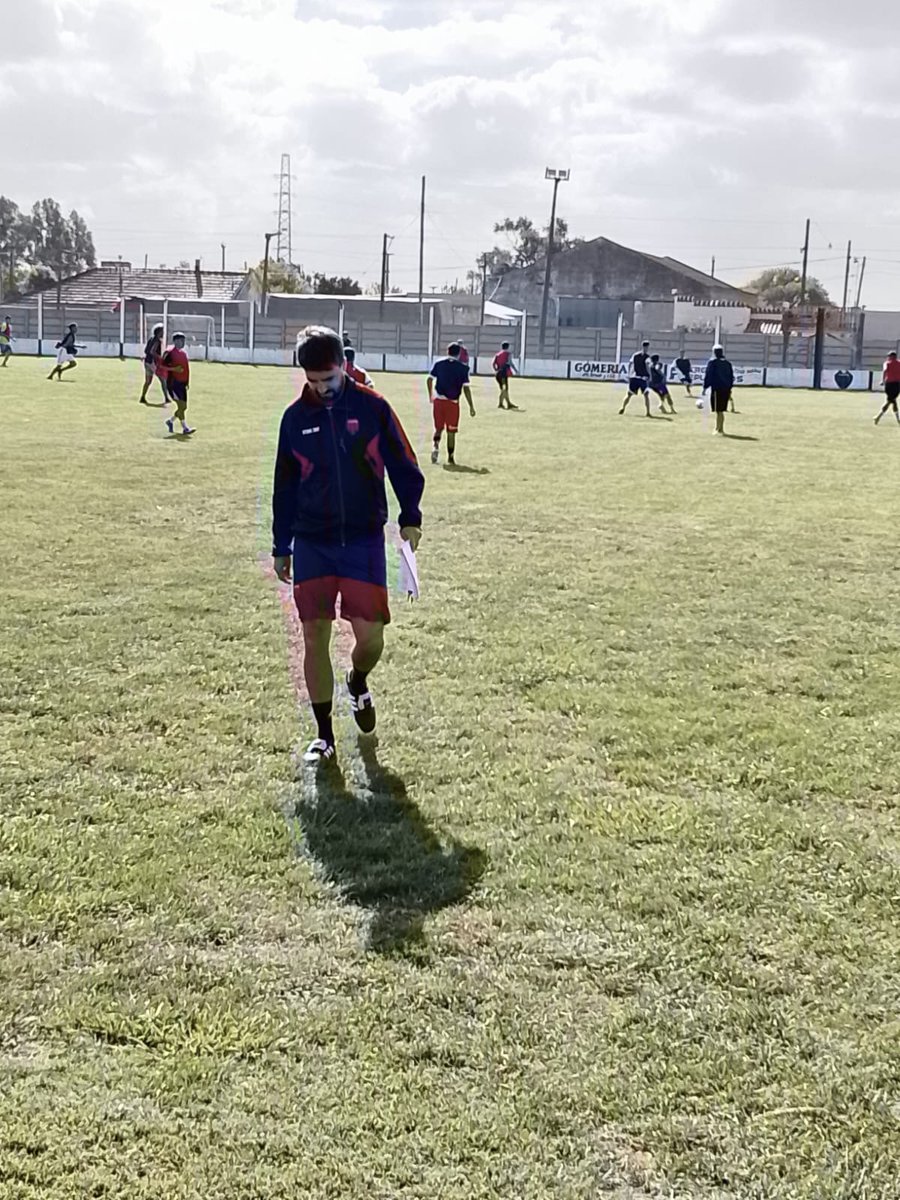 MissinDT's tweet photo. Las tardes en el campo… ⚽️🔴🔵 https://t.co/plrA9YZ3YL