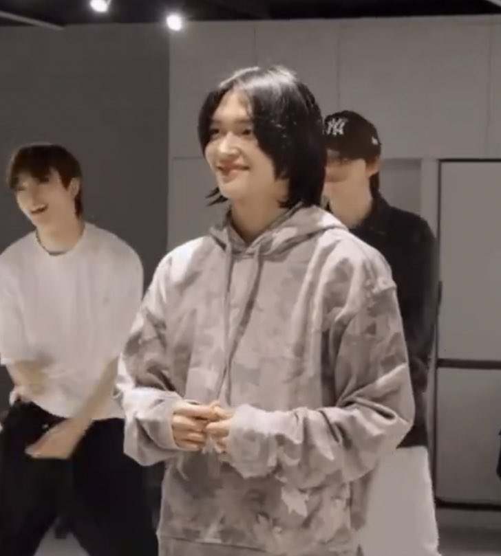 นายหัวจ๊ะ … คนที่ตลาดเขาลือกันทั่วเลยจ้ะ ว่าเราสองคนเป็นสามีภรรยากัน

ใครเป็นคนเริ่มข่าวลือ?

หนูเองจ้ะ