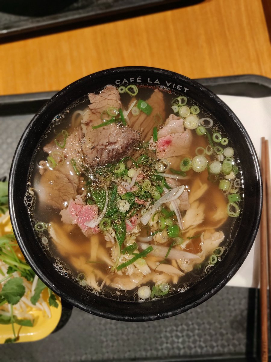 KhalaApp's tweet photo. On a cold day, what’s better than a hearty bowl of pho?

Beansprouts, spring onion and cilantro always give a refreshing taste. 

I would rate this 8.5/10 https://t.co/XTVqEVFMM9