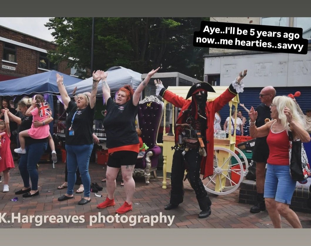 CrazyDisguise's tweet image. #crazycaptain #reallifePirates #piracy #pirates #pirate #throwbackthursday #oldmemories #oldtimes #oldoutfit #thowbackwednesday #oldpictures  #oldcosplay #Medway #pieceofeight #piratesofthecaribbean #bloodyPirates #blacksail #youareapirate #piratelife #pirateentertainment #uk