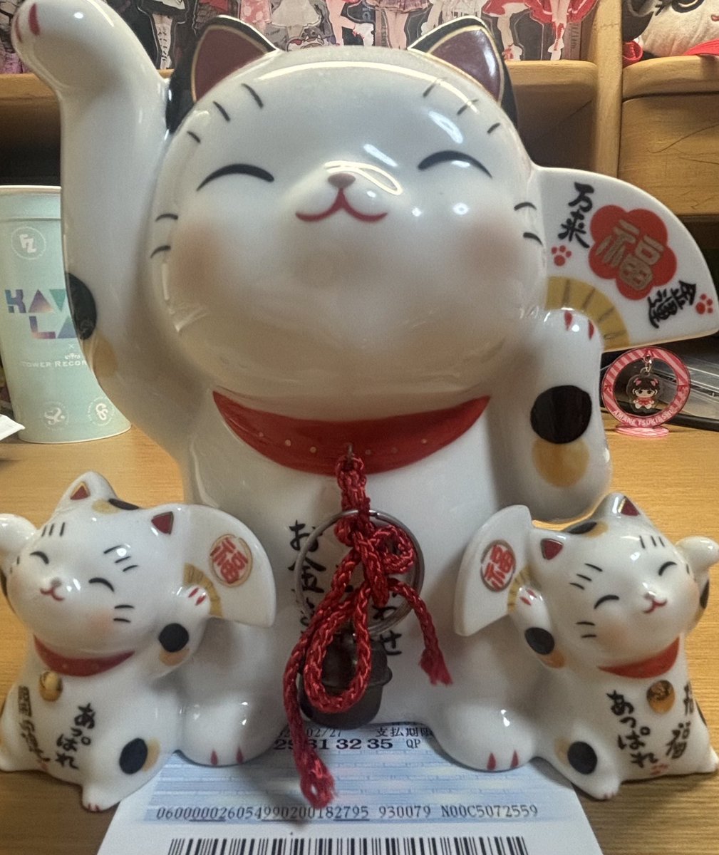 ロト7今、明らかに縁起が良い招き猫さんにふみふみしてもらってるの