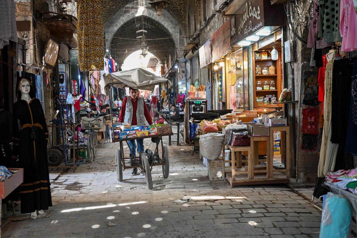 UndpSyria's tweet photo. ๐ผFor #Syria to recover, people need jobs & businesses need room to grow.
@UNDP's ๐ blog reflects on why labour-intensive sectors, local enterprise & people returning to work are the fastest path to restoring livelihoods & stability.
#PSD8
๐Full blog: https://t.co/Bqk3QF8ih7 https://t.co/yJQ7yiLhOo