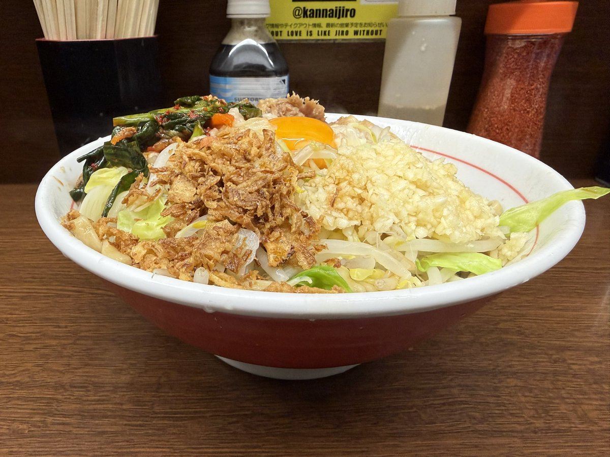 gnpmoss's tweet photo. ラーメン二郎
横浜関内店
小汁なしﾆﾝﾆｸﾏｼﾏｼｱﾌﾞﾗﾆﾗｷﾑﾁ

26日は二郎の日ということで関内二郎へ
久々の汁なしですが体感2秒で無くなりました
今日も豚が柔らかすぎて良かったです

隣の大学デビューみたいな青年の香水がキツかった
勘弁してくれ〜！

ごちそうさまでした https://t.co/J88RZRhwER