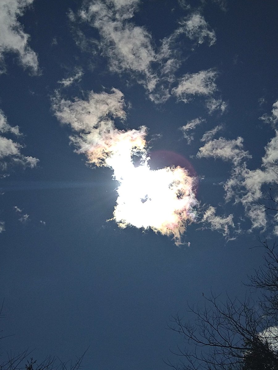 hidekundayo777's tweet image. 皆さん、こんばんは✋

何かのタイミングで撮れる彩雲は有り難いです🤗

最近撮れた彩雲🌈貼っときます🙆

#彩雲 
#Timing