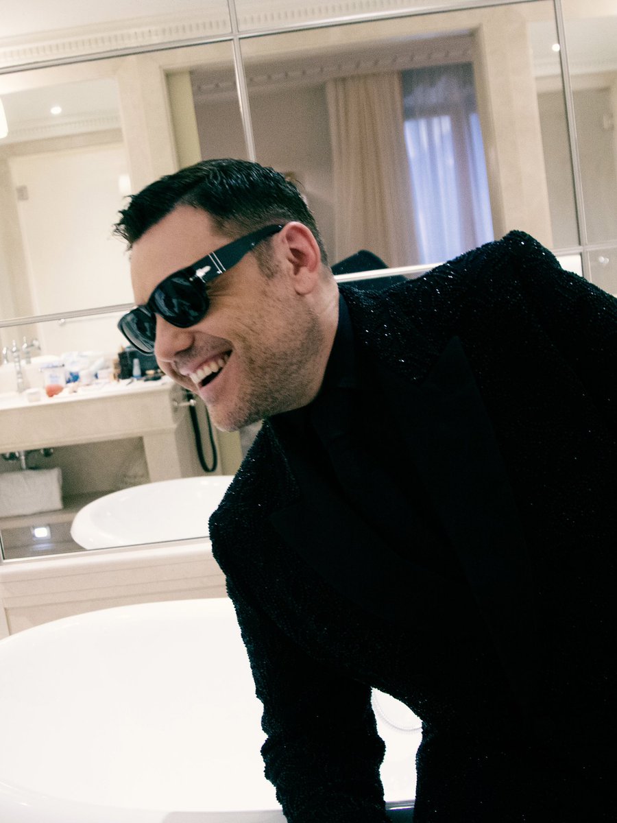 Tornare sul palco di @sanremorai e festeggiare questi 25 anni di musica insieme, oggi più che mai, ha avuto senso.

Sentirvi cantare le nostre canzoni, così forte, è stato incredibile. Grazie per l’affetto, grazie per esserci sempre. Vi aspetto in tour per rifarlo ancora. 

A