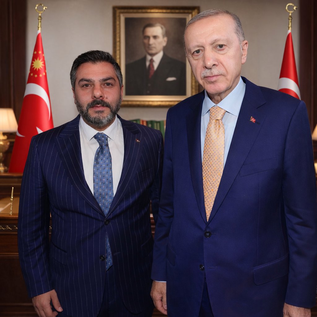 arslanibrahim41's tweet photo. Sırtında milletin yükü, yüzünde yılların yorgunluğu...

Rabbim bedenine sağlık ömrüne bereket versin reis, yüzünden gülümsemen eksik olmasın @RTErdogan 🤲

#iyikidoğdunreis #Erdogan https://t.co/4hBL0asqIx