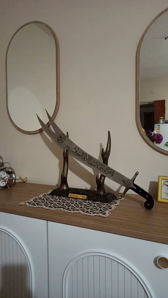 نگار توزنده‌جانی tweet media