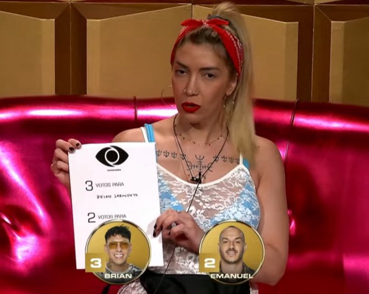 carmilandia's tweet photo. Brian está desde ayer intentando sacar cuentas, Carmiña le dice que votó chicas cuando fue claramente por su espontánea que él entró a la placa 🐐
CARMINA AL 9009
#GranHermano
https://t.co/CHUxHgIpI8