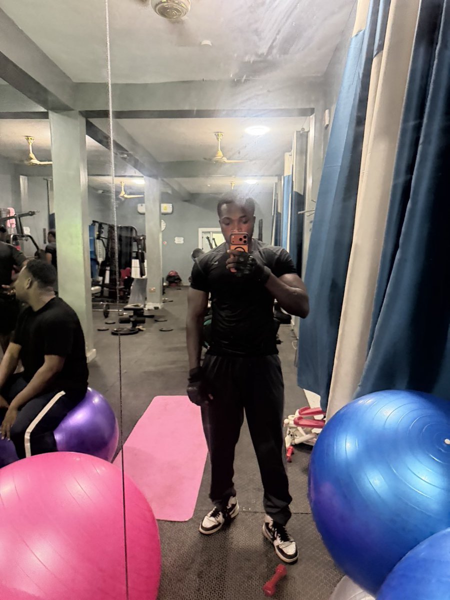 H E N R Y🏋️ tweet media
