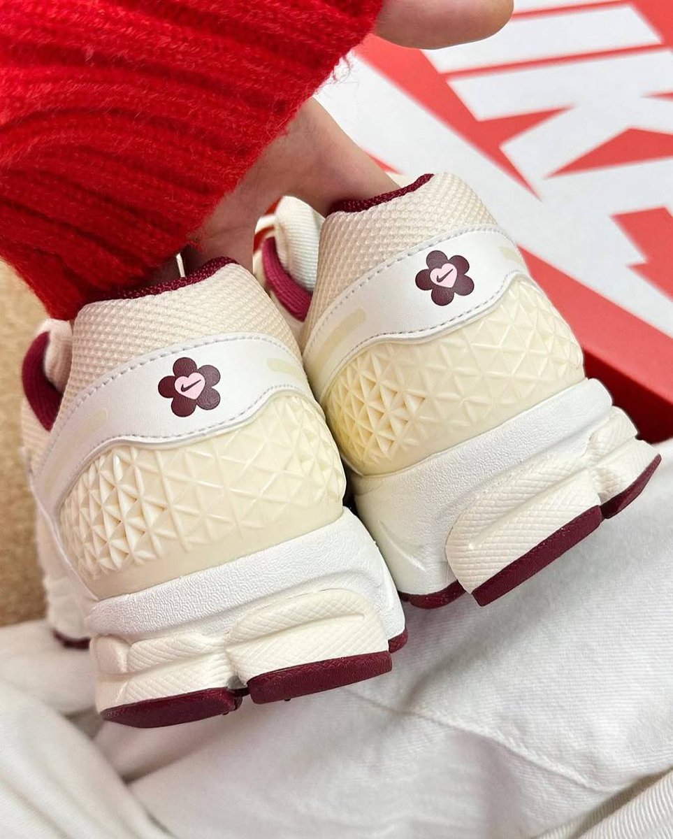 Really obsessed with the Nike Vomero 5 in Valentine’s Day vibes — cute but still sporty🫶🏻🌸