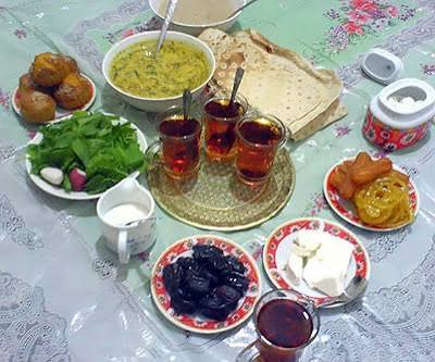 موسی بن بکر از حضرت موسی بن جعفر علیه السلام چنین نقل می کند:

قال فطرک اخاک الصائم افضل من صیام.

ثواب افطار دادن برادر مؤ منت برتر است از روزه گرفتن است. (بحارالانوار، ج ۹۶، ص ۳۱۶)
#افطار_ساده
#فاروج_همدل