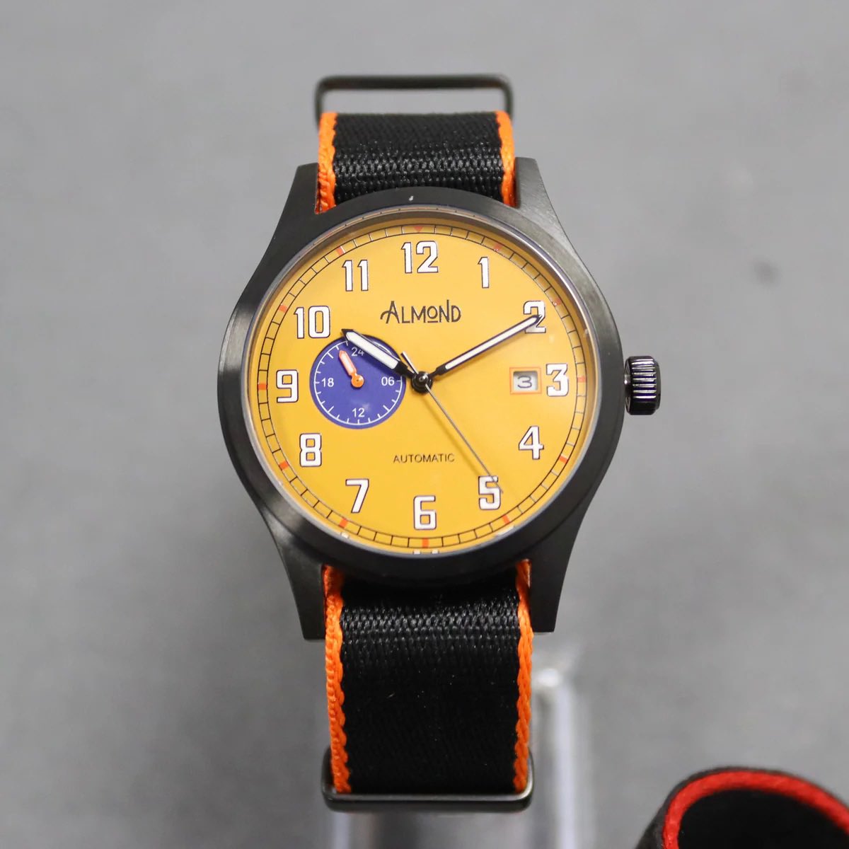 The Almond Field by Riley Watch Co!  An awesome automatic watch with sapphire crystal for only $199!  British watch design with great quality plus free shipping.  Check out all the cool color options at rileywatchco.com

#deals #value #shopping #british #watch