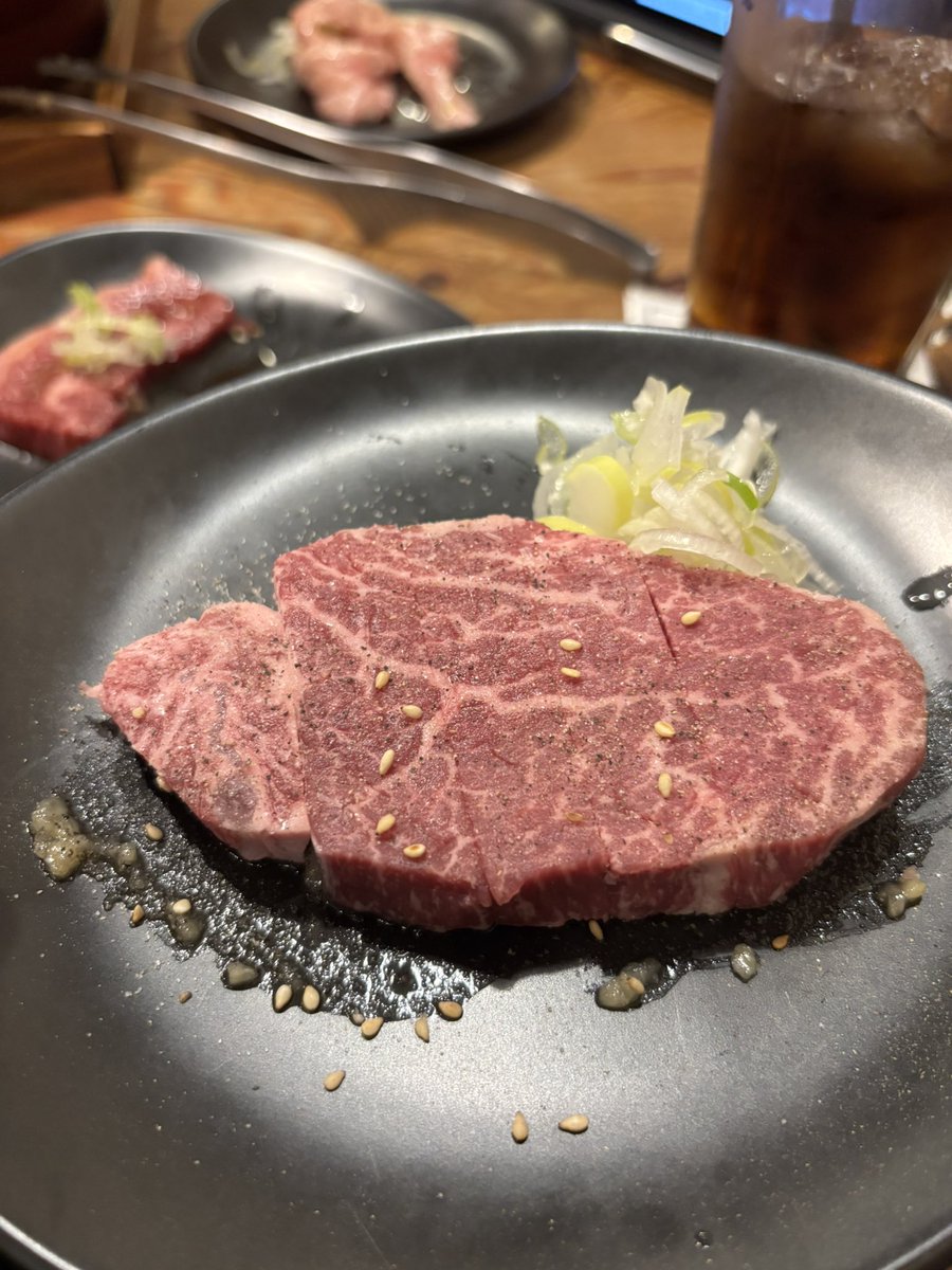 俺の胃が負けを認めるまでたけえ肉限界まで食おうとしたんだけど先に財布が悲鳴あげて吐血して倒れた