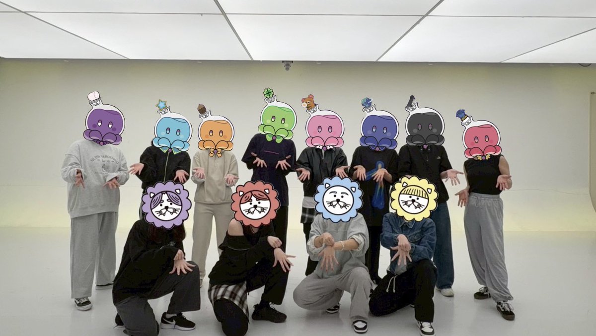 anz_fumiqwv's tweet photo. 企画運営リーダーの姐さんにはほんとに特大感謝ですほんとにいつもありがとうございます🥹❤️‍🔥

この写真は兄さんたちがポーズしてるのに🐙ちゃんが「コラボしました〜」感出してくるという絶対あったような気がする図です👐 https://t.co/4pJtlyKuAd