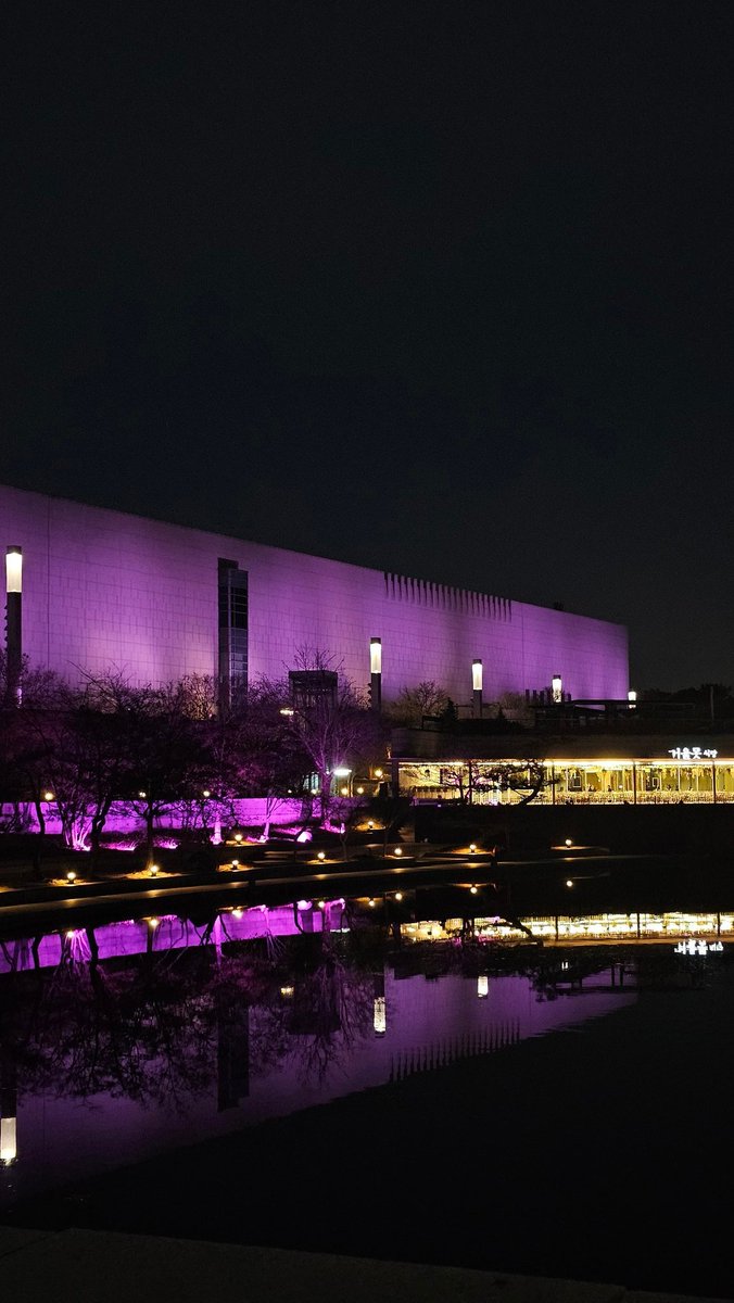TheePopCore's tweet photo. BLACKPINK turns the National Museum of Korea pink for their “DEADLINE” pre-listening event, with the official release set for tomorrow. https://t.co/3ASNSpmZbp