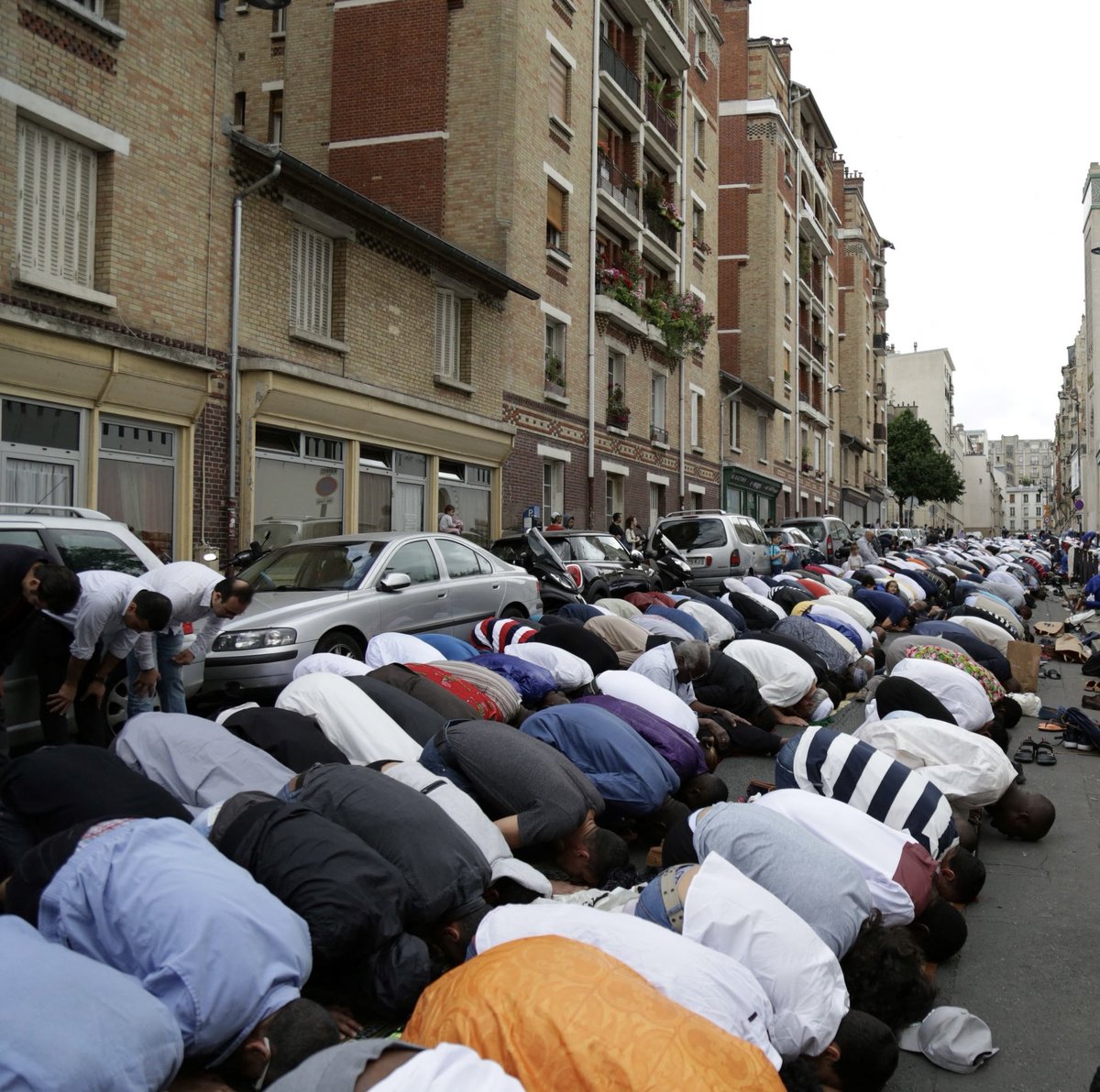 Montjoie Saint Denis tweet media